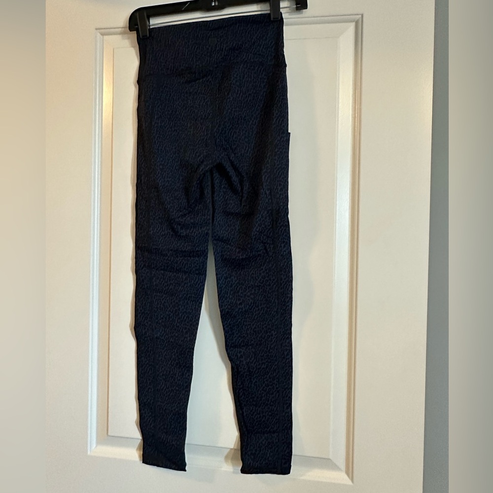 NWT Lilly Pulitzer, Weekender High Rise Legging, XS - Picture 4 of 6